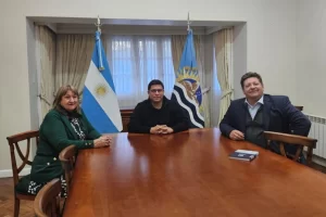 Vidal anunció una millonaria inversión en Jaramillo y Fitz Roy para generar empleo y turismo Vidal anunció una millonaria inversión en Jaramillo y Fitz Roy para generar empleo y turismo