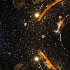 Multitudinaria vigilia en Plaza de Mayo por los 50 años del golpe de Estado