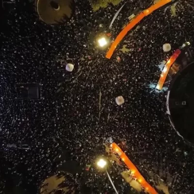 Multitudinaria vigilia en Plaza de Mayo por los 50 años del golpe de Estado