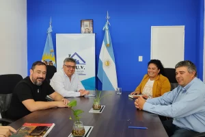 El Chaltén avanza en un acuerdo con Gendarmería e IDUV para ordenar tierras y ampliar el acceso a lotes