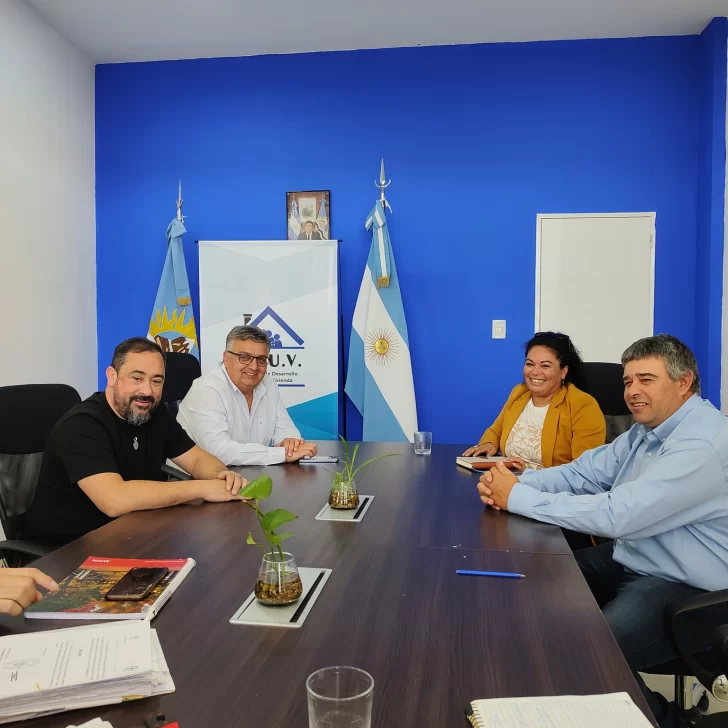 El Chaltén avanza en un acuerdo con Gendarmería e IDUV para ordenar tierras y ampliar el acceso a lotes El Chaltén avanza en un acuerdo con Gendarmería e IDUV para ordenar tierras y ampliar el acceso a lotes