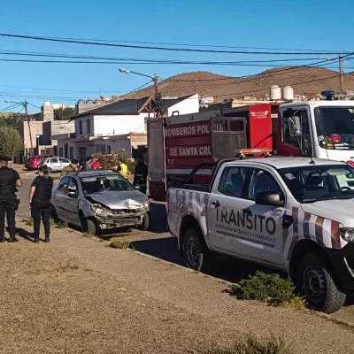 Caleta Olivia: choque entre dos autos movilizó a bomberos