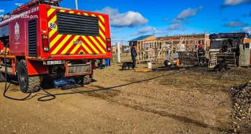 Estaban haciendo un asado y unas brasas provocaron un principio de incendio en las afueras de Río Gallegos Estaban haciendo un asado y unas brasas provocaron un principio de incendio en las afueras de Río Gallegos