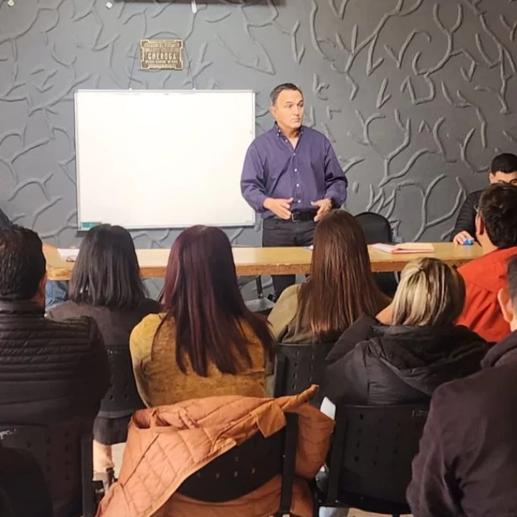 El personal legislativo anunció un paro total para el jueves en reclamo de paritarias El personal legislativo anunció un paro total para el jueves en reclamo de paritarias