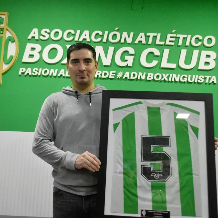 El Atlético Boxing Club homenajeó a Daniel Maidana, histórico jugador de la institución El Atlético Boxing Club homenajeó a Daniel Maidana, histórico jugador de la institución