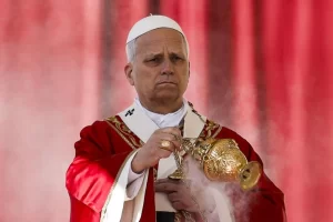 León XIV cargará la cruz en todo el Vía Crucis y marcará un gesto inusual en el Coliseo