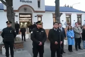 El gobierno denunció que se intentó instalar una supuesta falta de respeto de la policía al gobernador Vidal