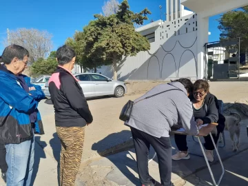 Vecinos de Caleta Olivia impulsan junta de firmas por vandalismo y falta de seguridad en el cementerio Vecinos de Caleta Olivia impulsan junta de firmas por vandalismo y falta de seguridad en el cementerio