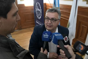 De La Torre habló de la entrega de títulos y del anuncio de las 120 viviendas