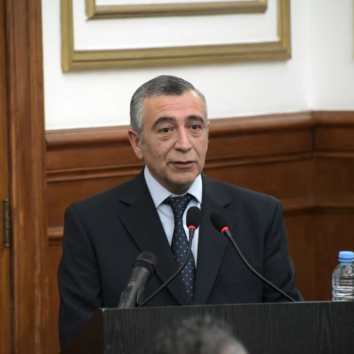 Ministro Jaime Álvarez estimó que se generarán unos 450 nuevos puestos de trabajo en el petróleo santacruceño Ministro Jaime Álvarez estimó que se generarán unos 450 nuevos puestos de trabajo en el petróleo santacruceño