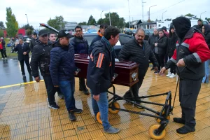 Un centenar de personas despidió a Rodrigo Vargas, el joven que murió tras luchar contra la leucemia: “Fuiste un gran luchador de la vida”