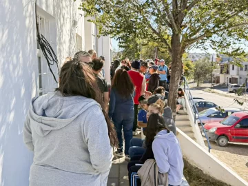 El Gobierno de Claudio Vidal acompaña a las familias de Santa Cruz con la entrega de pescado El Gobierno de Claudio Vidal acompaña a las familias de Santa Cruz con la entrega de pescado