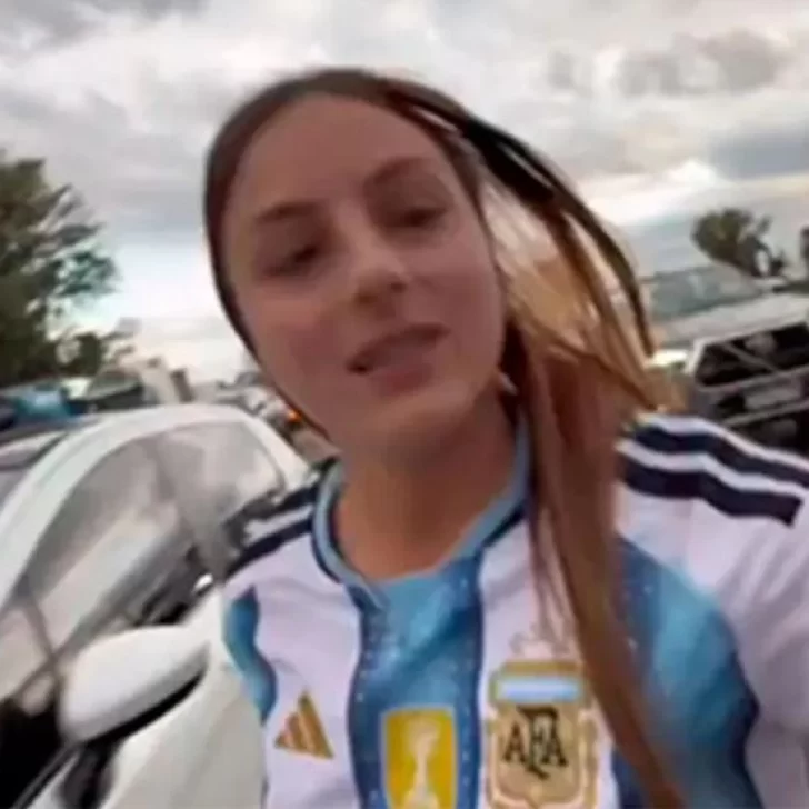 Una influencer se filmó tras participar en el saqueo a un camión cargado con aceite de oliva Una influencer se filmó tras participar en el saqueo a un camión cargado con aceite de oliva