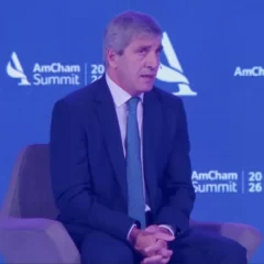 Luis Caputo analizó la inflación y proyectó un escenario de crecimiento en el AmCham Summit 2026