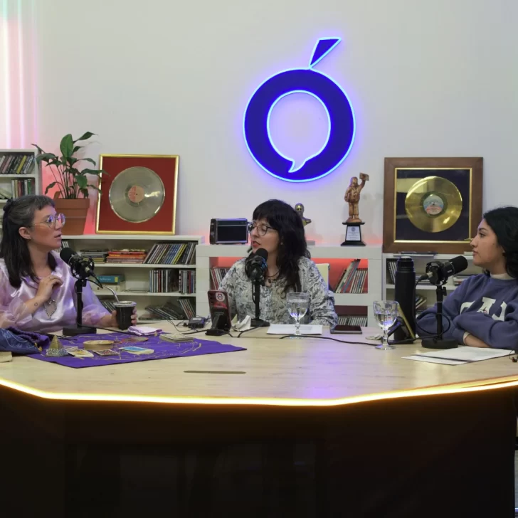 Luisina Hubinsky visitó Fuera del Aire y habló sobre tarot y terapias holísticas: “Es una herramienta para guiar, no para reemplazar” Luisina Hubinsky visitó Fuera del Aire y habló sobre tarot y terapias holísticas: “Es una herramienta para guiar, no para reemplazar”