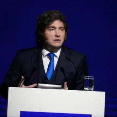 Javier Milei, entre la inflación y un punto de inflexión con Manuel Adorni