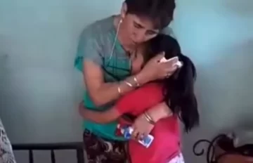 Niña suplica no volver con su madre en un video y causa alarma: “Me pegan” Niña suplica no volver con su madre en un video y causa alarma: “Me pegan”