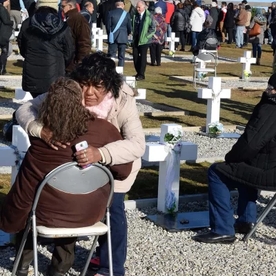 El veterano Julio Aro y el coronel británico Geoffrey Cardozo compartirán su experiencia con el proyecto “No me olvides” El veterano Julio Aro y el coronel británico Geoffrey Cardozo compartirán su experiencia con el proyecto “No me olvides”