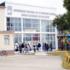 Suspendieron las clases en la UNPA Río Gallegos luego de que la Justicia liberara al acusado de apuñalar a un estudiante