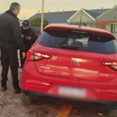 Lo encontraron dormido en su auto en marcha y con alto nivel de alcohol en Pico Truncado