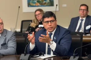 Vidal mostró en Canadá las oportunidades de inversión que ofrece Santa Cruz Vidal mostró en Canadá las oportunidades de inversión que ofrece Santa Cruz