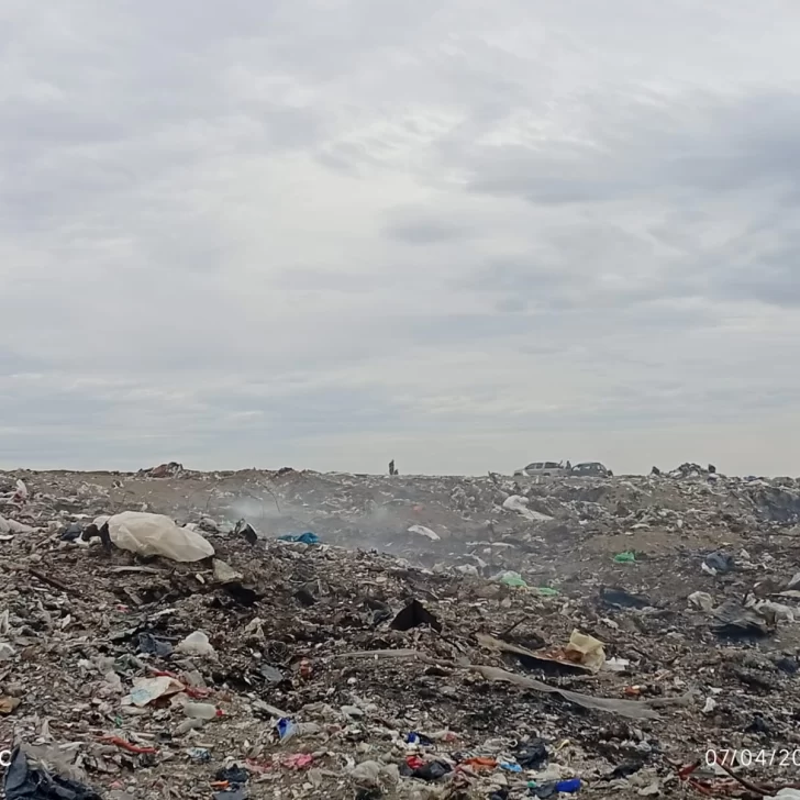 Basural de Río Gallegos: más de 600 vecinos exigen su traslado y resurgen cuestionamientos por los fondos millonarios del GIRSU Basural de Río Gallegos: más de 600 vecinos exigen su traslado y resurgen cuestionamientos por los fondos millonarios del GIRSU