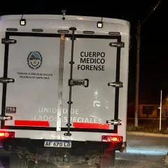 Hallaron a un hombre muerto y desnudo en su casa de Río Gallegos con medio kilo de cocaína: investigan si fue un homicidio