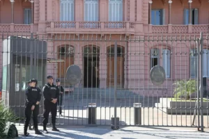 ADEPA expresó “máxima preocupación” por la restricción al ingreso de periodistas a la Casa Rosada