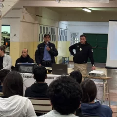 Tras amenazas de tiroteos en escuelas, la Policía realizó una charla preventiva con alumnos de secundaria