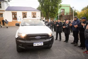 El gobernador Claudio Vidal entregó una camioneta al Centro de Veterano de Guerra de Malvinas