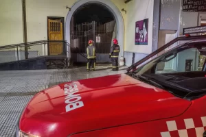 Bomberos intervino por pérdida de agua en el Correo Argentino Bomberos intervino por pérdida de agua en el Correo Argentino