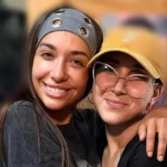 María Becerra ayudó a una fan con su tratamiento oncológico y la sorprendió con una visita inesperada