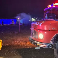 Bomberos sofocaron un incendio en un sector de residuos en el barrio San Benito
