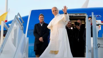 Milei confirmó tres feriados por la visita del Papa a la Argentina: a quiénes alcanzarán Milei confirmó tres feriados por la visita del Papa a la Argentina: a quiénes alcanzarán