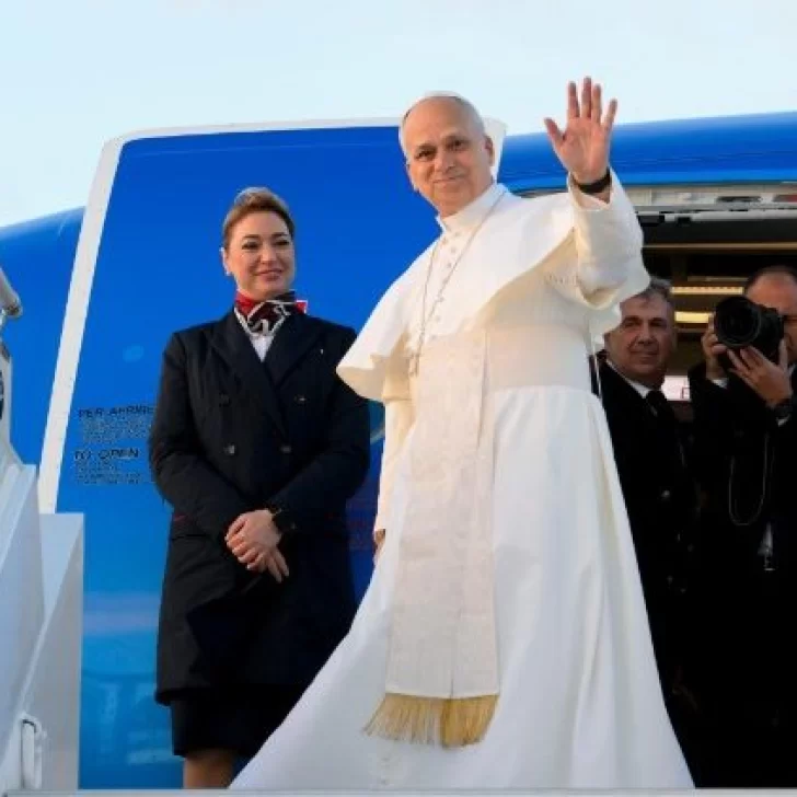 Milei confirmó tres feriados por la visita del Papa a la Argentina: a quiénes alcanzarán Milei confirmó tres feriados por la visita del Papa a la Argentina: a quiénes alcanzarán