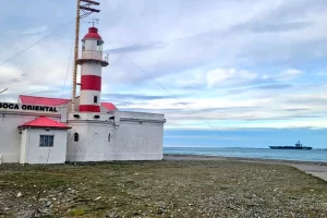 El portaaviones nuclear de EEUU ya navega el Mar Argentino tras cruzar el Estrecho de Magallanes