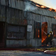Voraz incendio destruyó el histórico ex Hotel Argentino en Pico Truncado