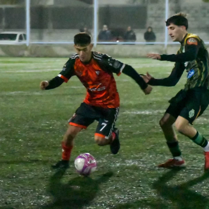 Unión Petroleros Privados le ganó al Boxing el duelo por la primera posición de la fase regular del Torneo René “Peneca” Muñoz Unión Petroleros Privados le ganó al Boxing el duelo por la primera posición de la fase regular del Torneo René “Peneca” Muñoz
