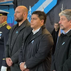 Claudio Vidal encabezó el acto por el 25 de Mayo en Puerto Santa Cruz: “La forma en que podemos salir adelante es con unidad”