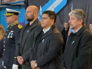 Claudio Vidal encabezó el acto por el 25 de Mayo en Puerto Santa Cruz: “La forma en que podemos salir adelante es con unidad” Claudio Vidal encabezó el acto por el 25 de Mayo en Puerto Santa Cruz: “La forma en que podemos salir adelante es con unidad”