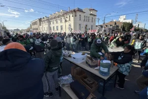 Olla popular, cultura y reclamo salarial en el centro de la ciudad