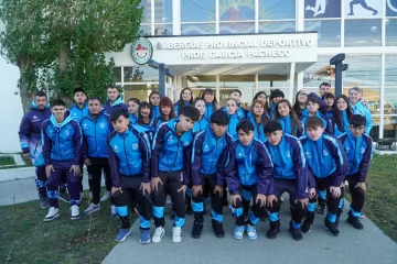 El fútbol de Santa Cruz con delegación completa rumbo a Río Negro para los Juegos EPADE El fútbol de Santa Cruz con delegación completa rumbo a Río Negro para los Juegos EPADE