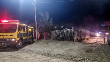 Bomberos evitaron que un incendio destruyera una vivienda y evacuaron a una madre con su bebé Bomberos evitaron que un incendio destruyera una vivienda y evacuaron a una madre con su bebé