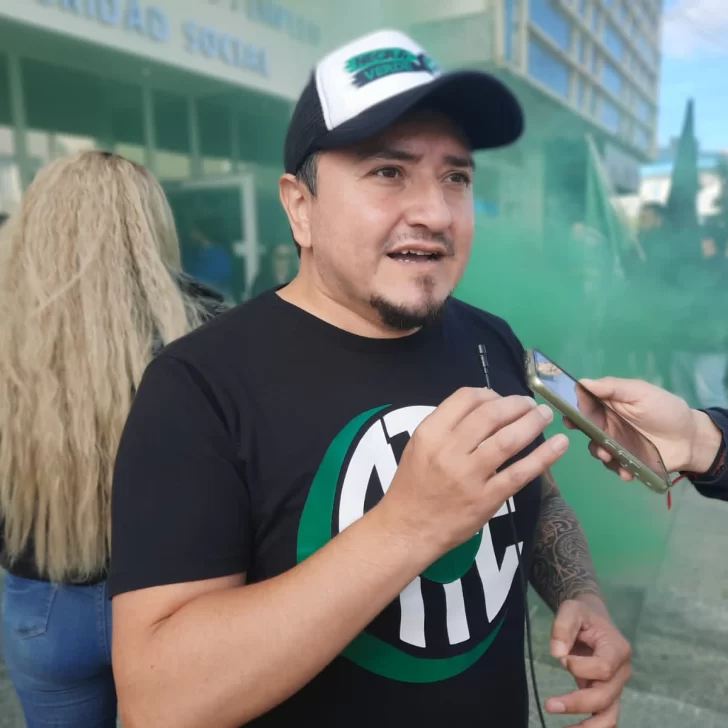 ATE ratificó el acampe y advirtió que profundizará las medidas si no hay paritarias ATE ratificó el acampe y advirtió que profundizará las medidas si no hay paritarias