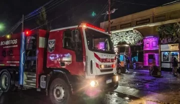Un policía controló un principio de incendio en el teatrino municipal de Piedra Buena Un policía controló un principio de incendio en el teatrino municipal de Piedra Buena