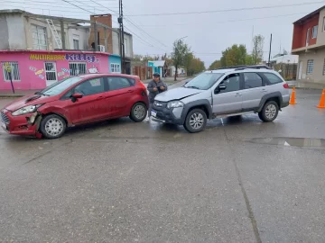 No alcanzó a frenar y protagonizó un choque: importantes daños materiales No alcanzó a frenar y protagonizó un choque: importantes daños materiales