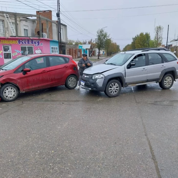 No alcanzó a frenar y protagonizó un choque: importantes daños materiales No alcanzó a frenar y protagonizó un choque: importantes daños materiales