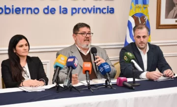 El ministro Verbes va al plenario de comisiones a defender la ley de financiamiento El ministro Verbes va al plenario de comisiones a defender la ley de financiamiento