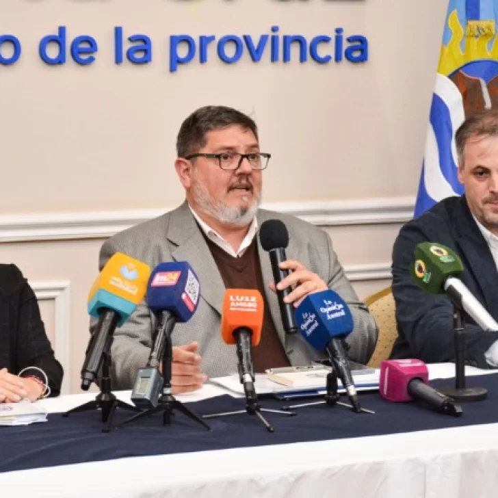 El ministro Verbes va al plenario de comisiones a defender la ley de financiamiento El ministro Verbes va al plenario de comisiones a defender la ley de financiamiento