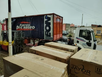 Llegó a Caleta Olivia la primera partida de medicamentos de la compra centralizada provincial Llegó a Caleta Olivia la primera partida de medicamentos de la compra centralizada provincial
